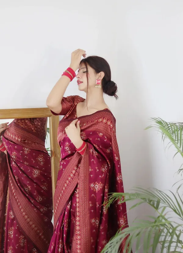Maroon_Pure_Soft_Silk_Saree_With_Twirling_Blouse_Piece