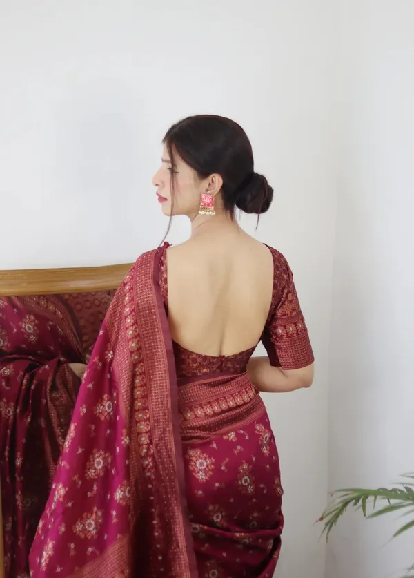 Maroon_Pure_Soft_Silk_Saree_With_Twirling_Blouse_Piece