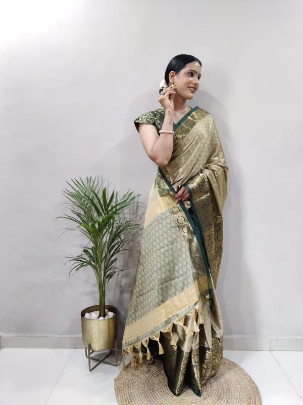 Yellow_Aquiliq_Woven_Bollywood_Cotton_Silk_Saree