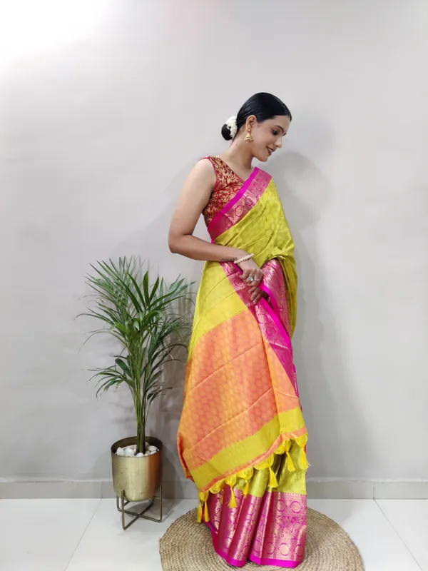 Yellow_Aquiliq_Woven_Bollywood_Cotton_Silk_Saree