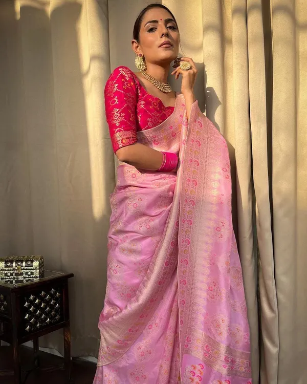 Pink_Aquiliq_Woven_Kanjivaram_Art_Silk,_Cotton_Silk_Saree