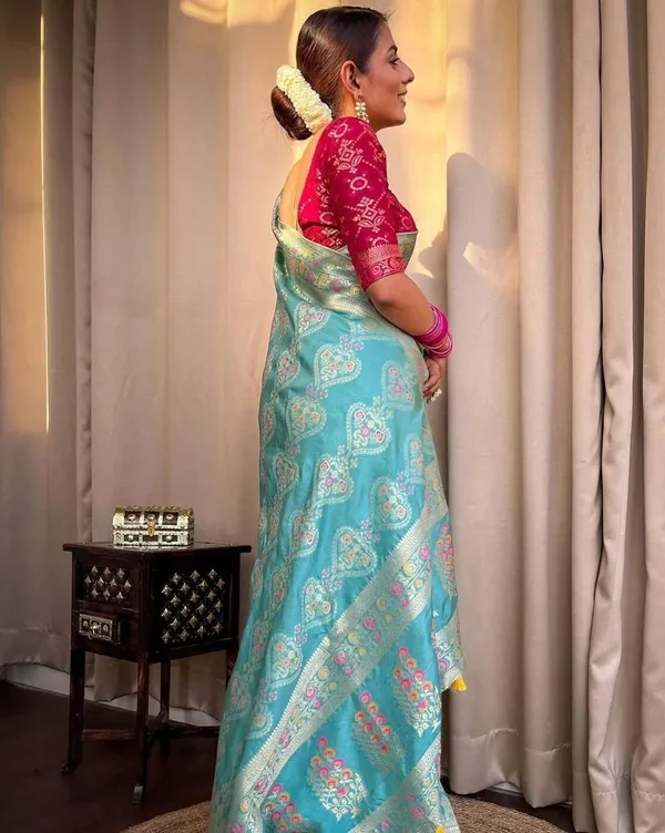 Pink_Aquiliq_Woven_Kanjivaram_Art_Silk,_Cotton_Silk_Saree