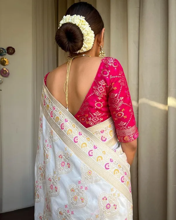 Pink_Aquiliq_Woven_Kanjivaram_Art_Silk,_Cotton_Silk_Saree