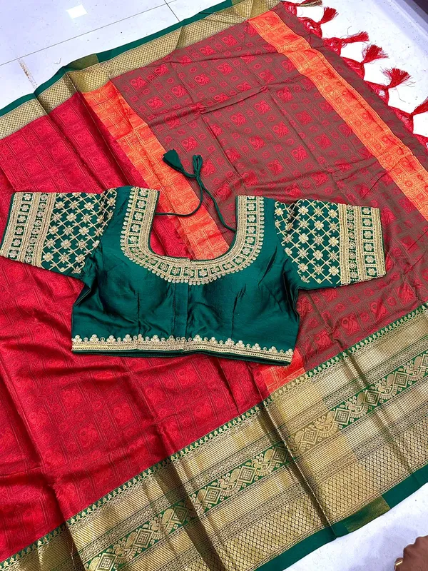 Red-Green_Heavy_Aura_Rich_Cotton_Silk_Design_&_Contrast_Jequared_Weaving_Rich_Heavy_Border_With_Embroidred_Reddy_Made_Blouse