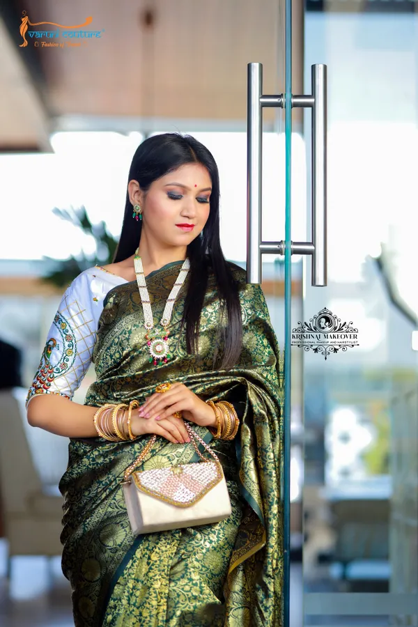 Dark_Green_Woven_Bollywood_Pure_Silk_Saree