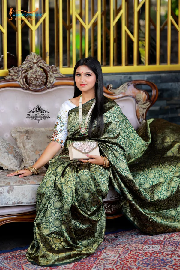 Dark_Green_Woven_Bollywood_Pure_Silk_Saree