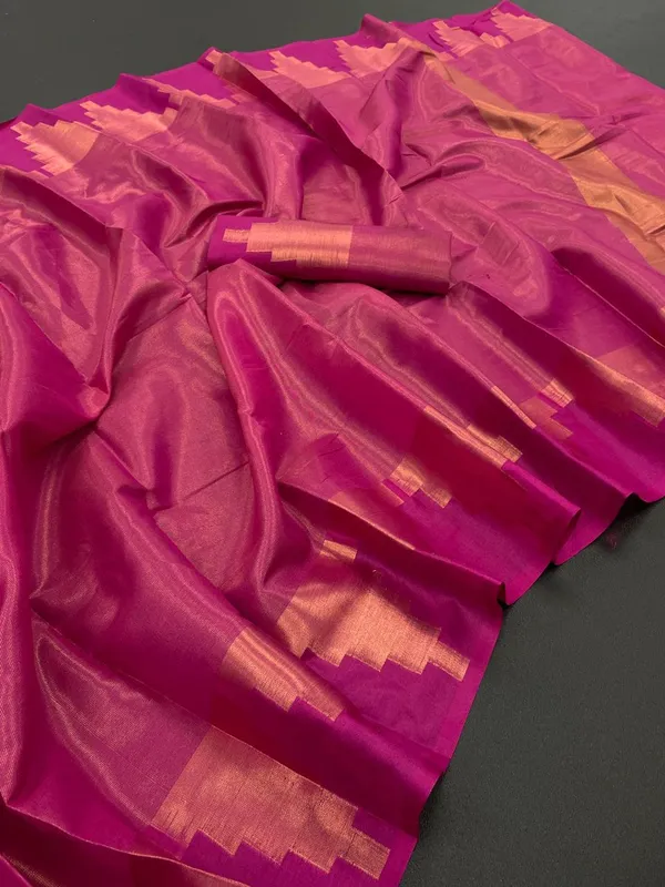 Pink_Woven_Chinnalapattu_Jacquard_Saree