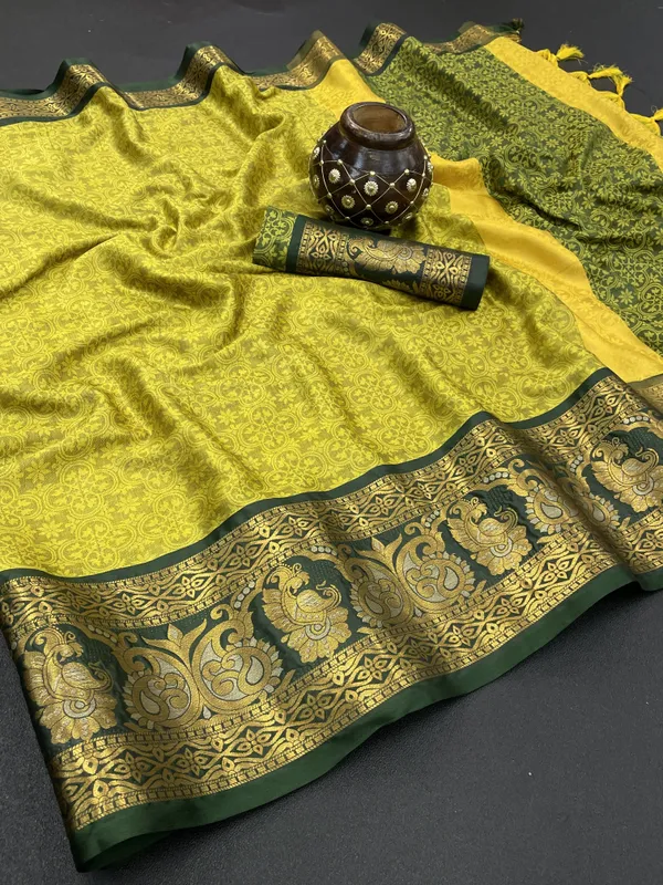Yellow_Aquiliq_Self_Design_Kanjivaram_Silk_Blend_Saree