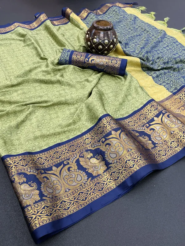 Yellow_Aquiliq_Self_Design_Kanjivaram_Silk_Blend_Saree