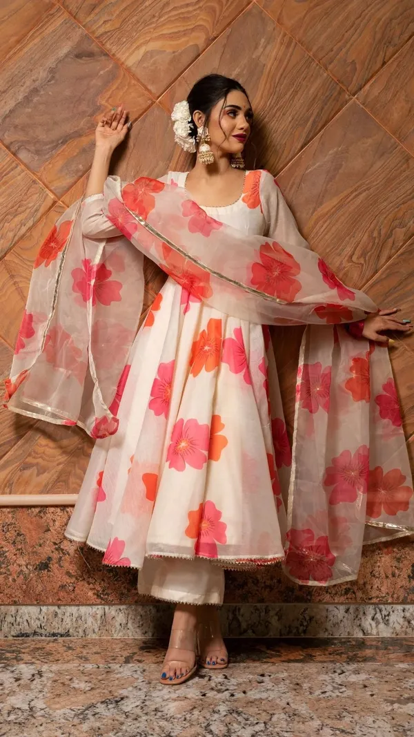 Wight_Georgette_Floral_Printed_Kurta_Pant__With_Duppata