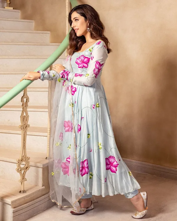 New_Exclusive_Ready-Made_Georgette_Skin_Print_Gown_Two_Piece_For_Women_Gown_+_Orna_)