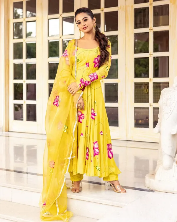 New_Exclusive_Ready-Made_Georgette_Skin_Print_Gown_Two_Piece_For_Women_Gown_+_Orna_)