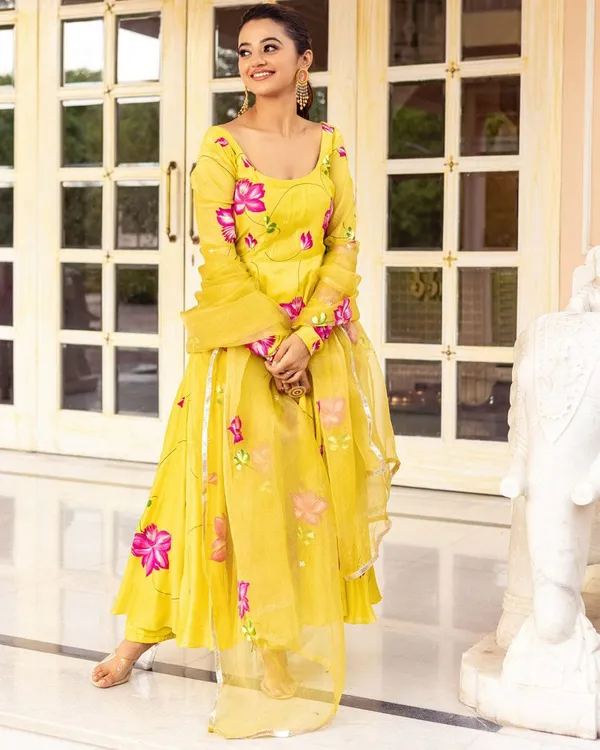 New_Exclusive_Ready-Made_Georgette_Skin_Print_Gown_Two_Piece_For_Women_Gown_+_Orna_)