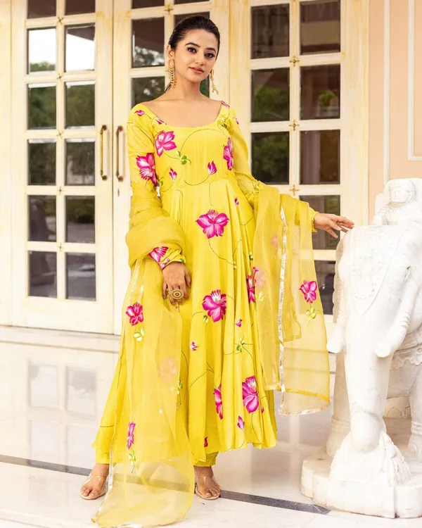 New_Exclusive_Ready-Made_Georgette_Skin_Print_Gown_Two_Piece_For_Women_Gown_+_Orna_)