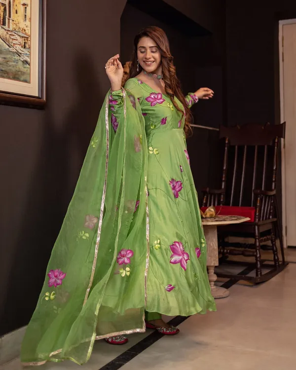 New_Exclusive_Ready-Made_Georgette_Skin_Print_Gown_Two_Piece_For_Women_Gown_+_Orna_)