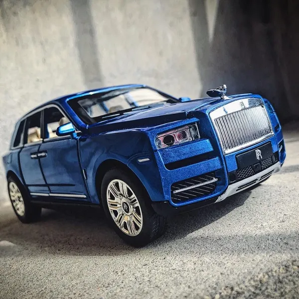 Diecast_Alloy_Metal_Pull_Back_Die-cast_Car_1:32_New_Diecast_Metal_Pullback_Toy_car_with_Openable_Doors_Light_&_Music_Car_Toy_for_Kids
