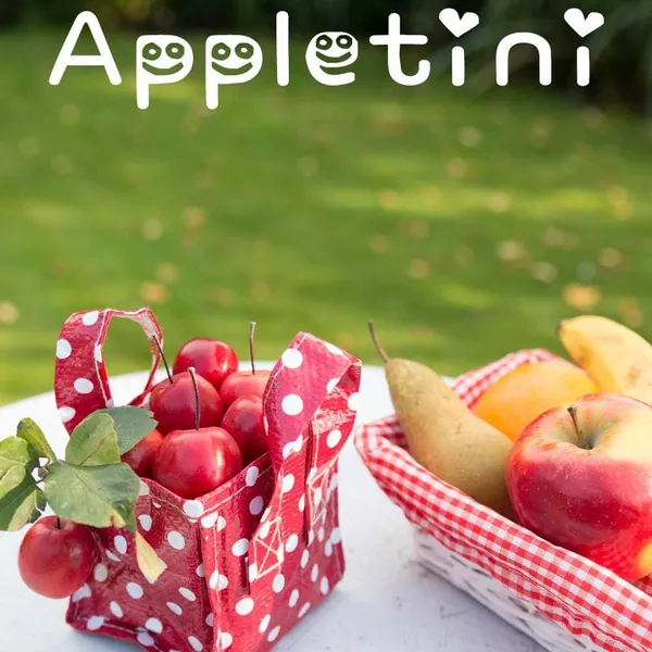 Ranetka_Apple_Grafted__Apple_Plant_Red_Flesh_Ranetka_Apple,_Crabapple_Outdoor_Plant_Original_Variety