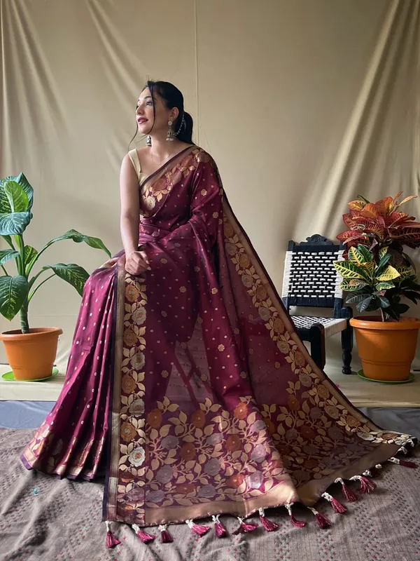 Maroon_Banarasi_Silk_Floral_Saree_With_Unstitched_Blouse_Piece