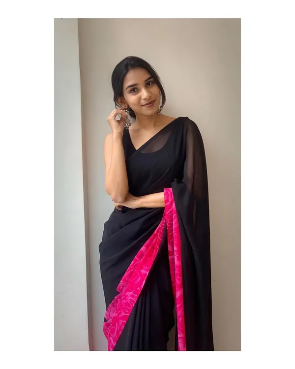 Black_Smooth_Georgettee_Floral_Border_Printed_Saree