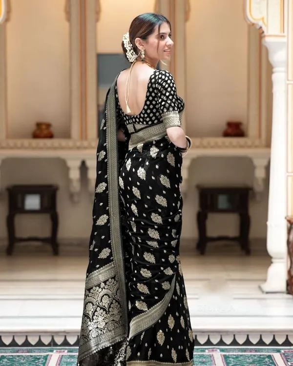 Black_Soft_Cotton_Weave_Saree_With_Unstitched_Blouse