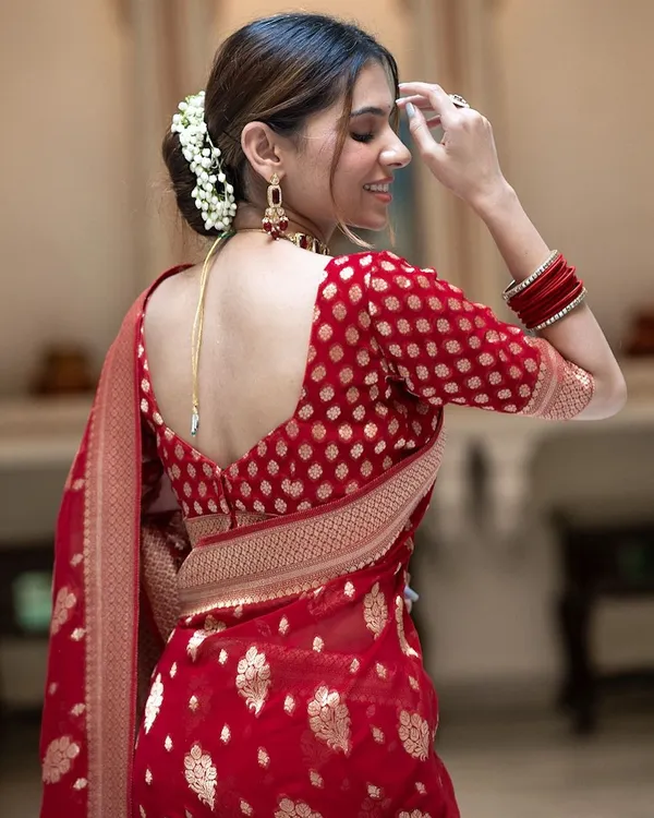 Cherry_Red_Soft_Cotton_Weave_Saree_With_Unstitched_Blouse