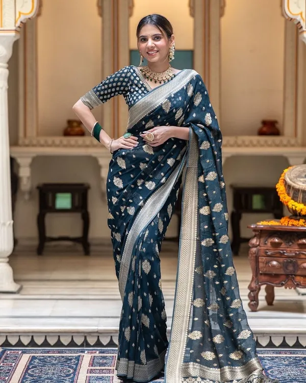 Dark_Green_Soft_Cotton_Weave_Saree_With_Unstitched_Blouse