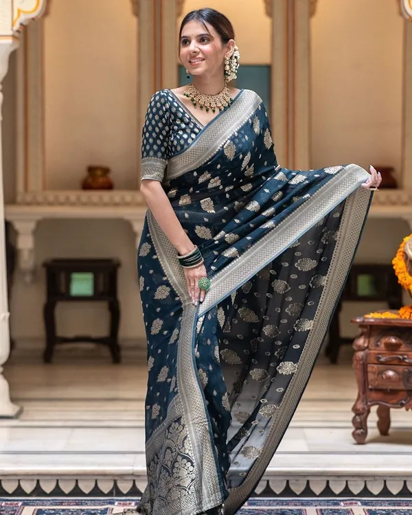 Dark_Green_Soft_Cotton_Weave_Saree_With_Unstitched_Blouse