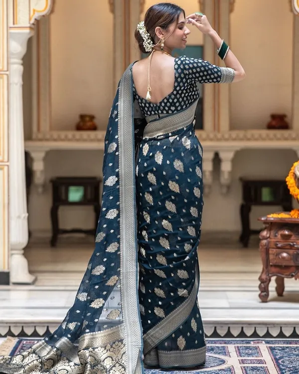 Dark_Green_Soft_Cotton_Weave_Saree_With_Unstitched_Blouse