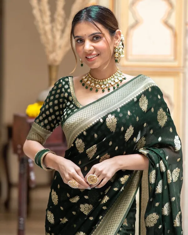 Green_Soft_Cotton_Weave_Saree_With_Unstitched_Blouse