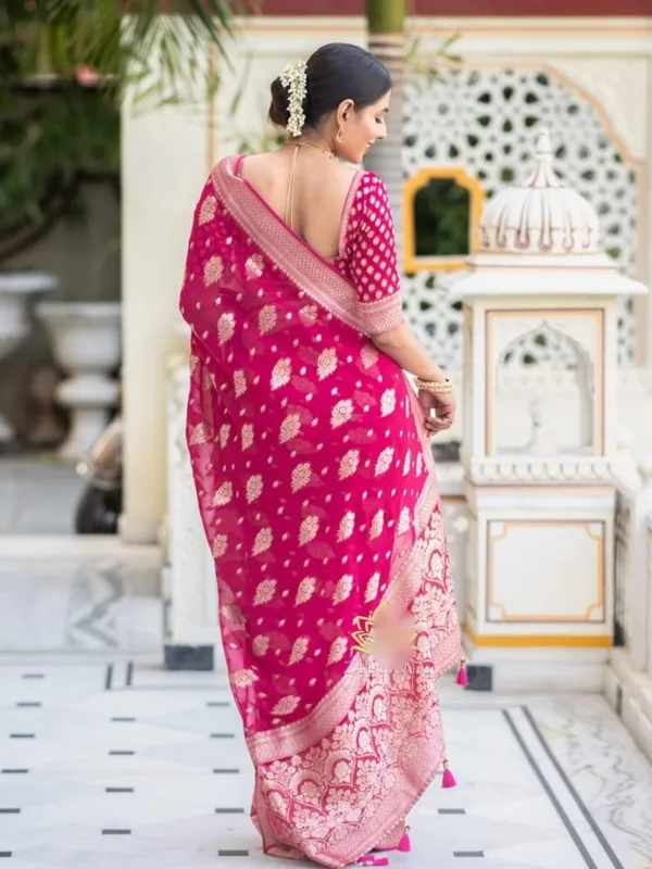 Pink_Soft_Cotton_Weave_Saree_With_Unstitched_Blouse