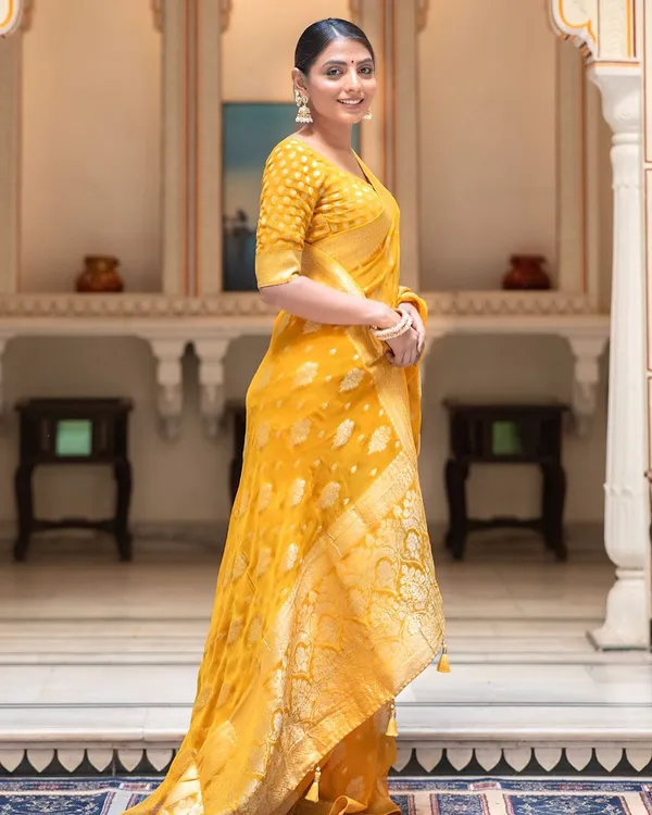 Yellow_Soft_Cotton_Weave_Saree_With_Unstitched_Blouse