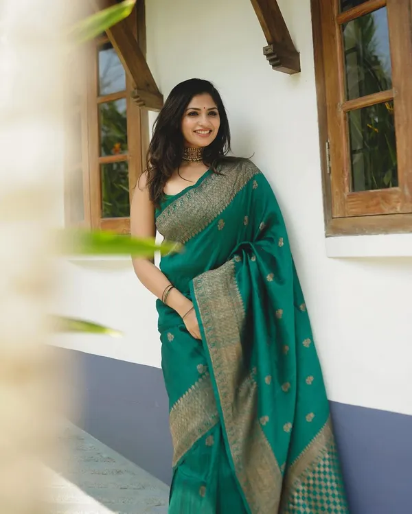 Green_Woven_Banarasi_Silk_Jaquard_Saree