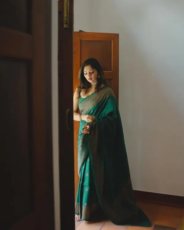 Green_Woven_Banarasi_Silk_Jaquard_Saree
