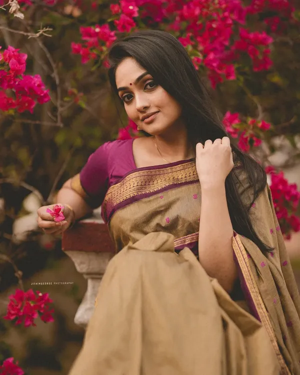 Beige_Green_Pure_Banarasi_Saree