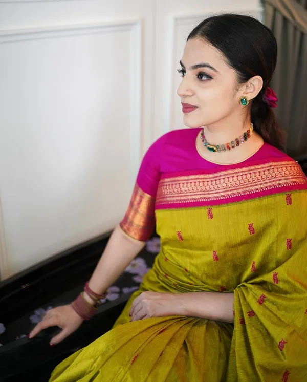 Lemon_Green_Pure_Banarasi_Saree