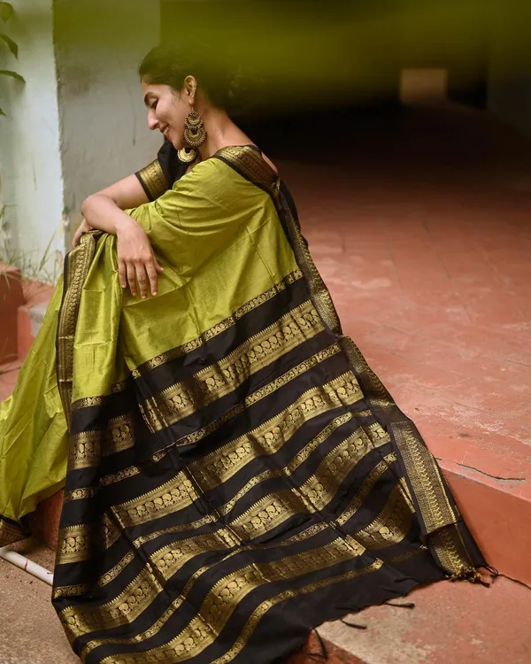Mehendi_Green_Pure_Banarasi_Saree