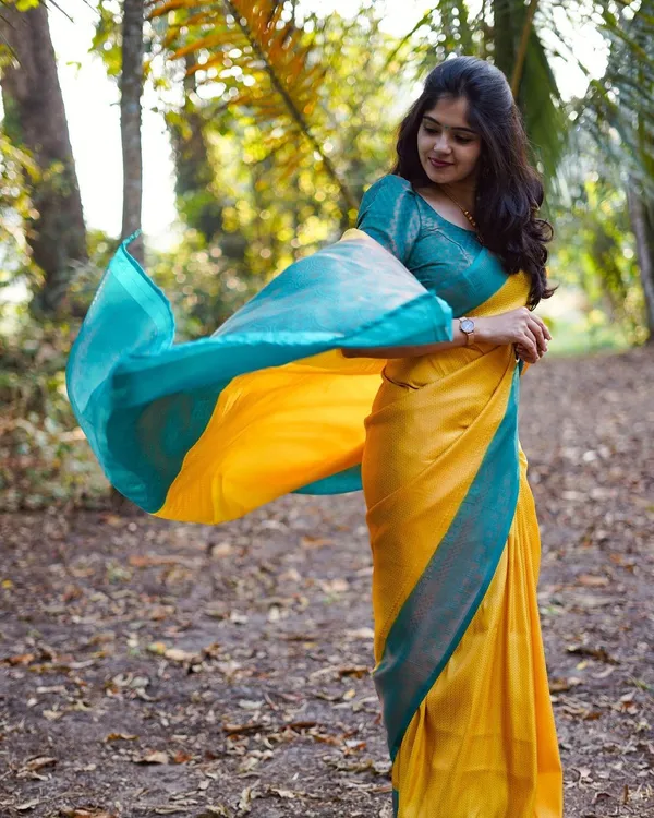 Yellow_Pure_Banarasi_Saree