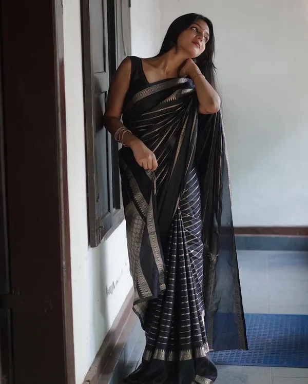 Black_Kanjivaram_Silk__Saree