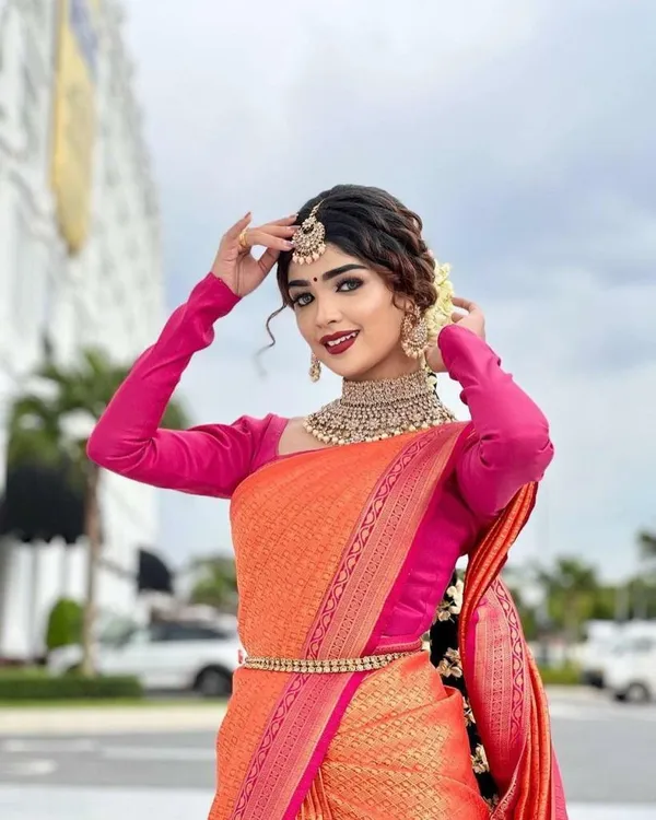 Orange_Embellished_Bollywood_Jacquard_Saree_(Orange)