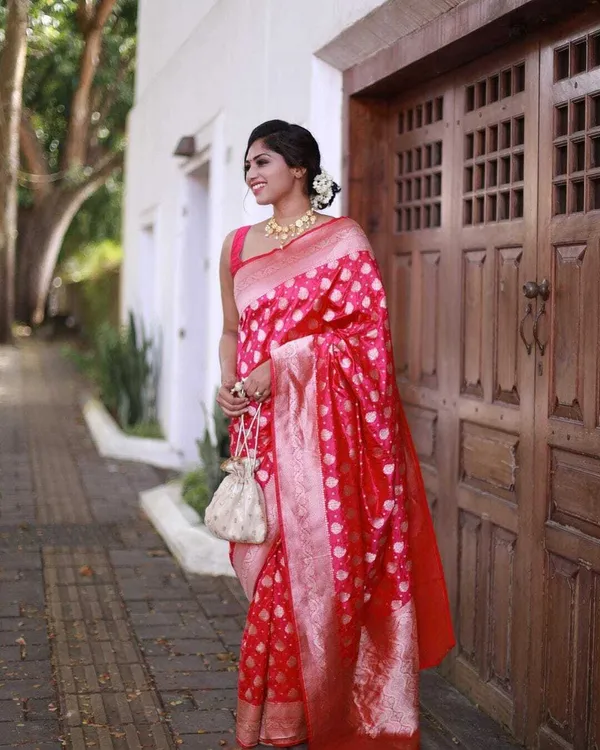 Pink_Woven_Banarasi_Jacquard_Saree_(Pink)