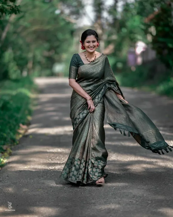 Green_Woven_Banarasi_Jacquard_Saree