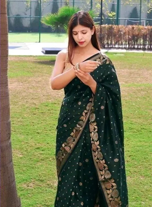Dark_Green_Embellished_Banarasi_Jacquard_Saree_(Dark_Green)