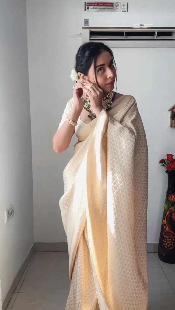 Cream_1-Minute_Ready_To_Wear_Saree