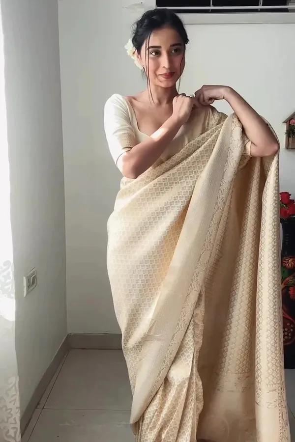 Cream_1-Minute_Ready_To_Wear_Saree