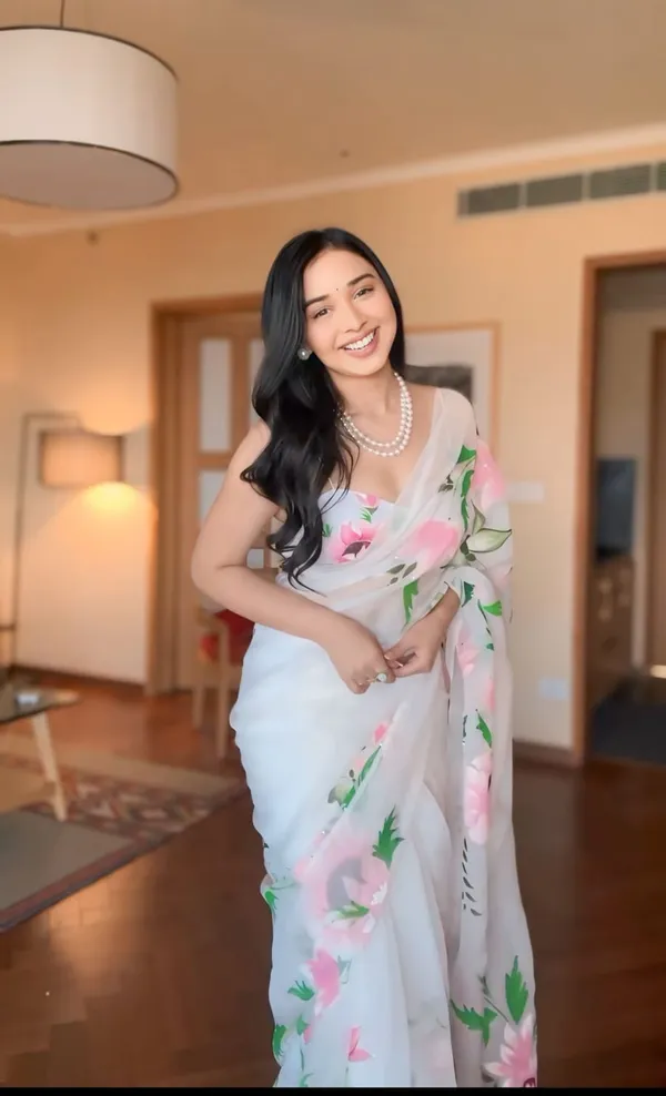 White_1-Minute_Ready_To_Wear_Georgette_Saree