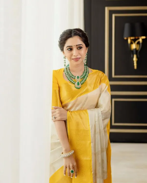 Cream_Yellow_Pure_Banarasi_Saree