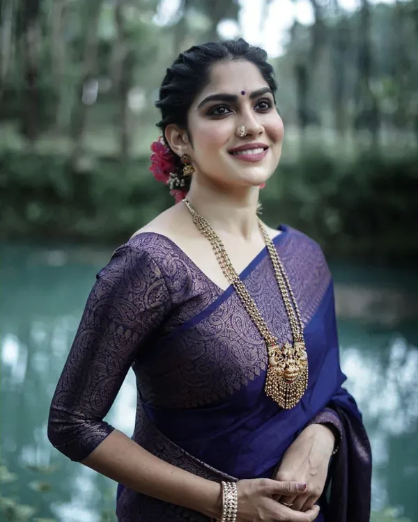 Navy_Blue_Pure_Banarasi_Saree