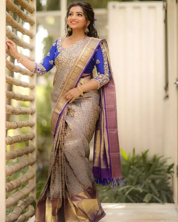 Cream_Embellished_Banarasi_Jacquard_Saree_(Cream)