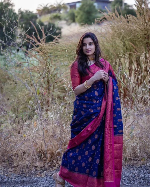 Navy_Blue_Pure_Banarasi_Saree