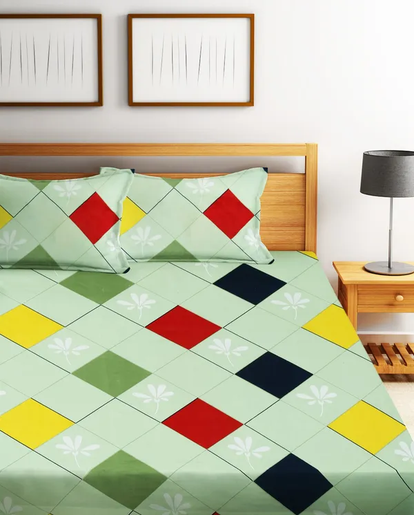 _144TC_Colorful_Geometry_Red_&_Green_Elastic_Fitted_Double_Bedsheet_with_2_King_Size_Pillow_Covers,_Fit_for_Mattress:_72"X75"_&_72"X78"